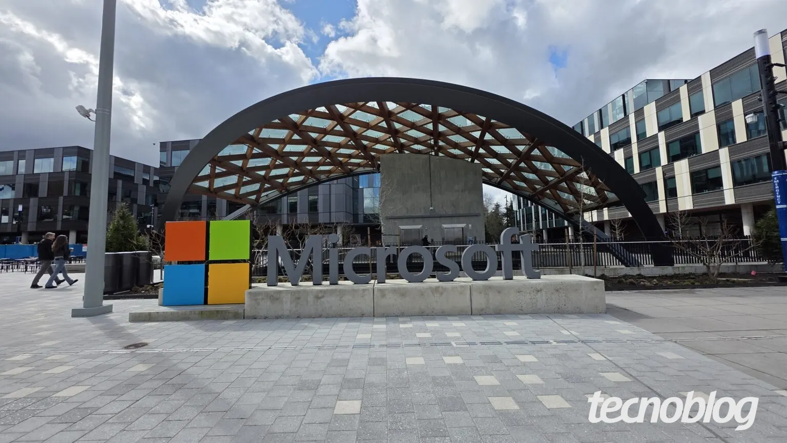 Após defender home office, Microsoft agora prioriza trabalho presencial